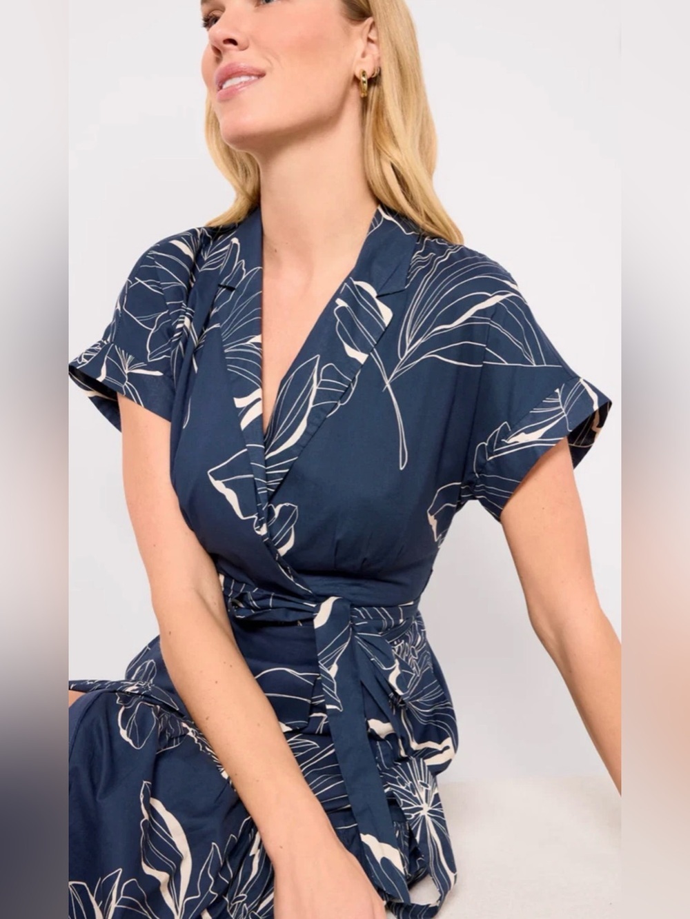 Hutch Rosen Wrap Dress Women Size L Navy Blue Floral Midi Tie Waist NWT - Picture 4 of 9